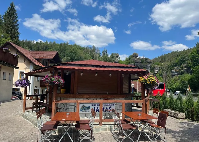 Jamas & Restaurant *